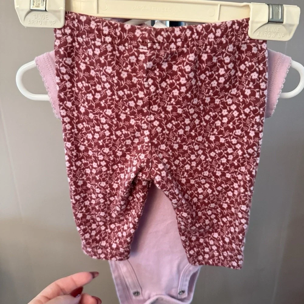 Carter's 3M bundle of 4 outfits/11 pieces. Tops, pants, and‎ 3 jackets